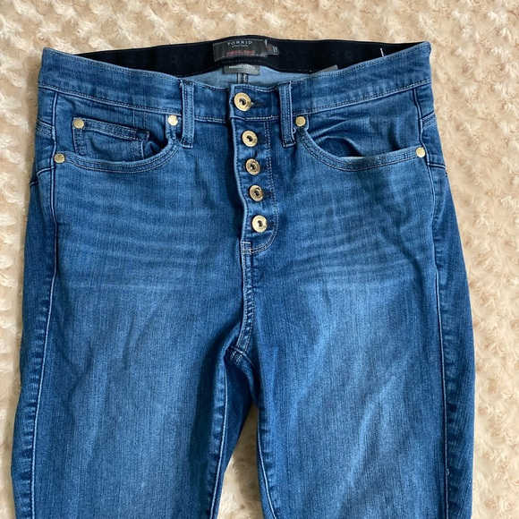 Torrid Bombshell Women 12S Skinny High Rise Distressed Jeans - Picture 6 of 8